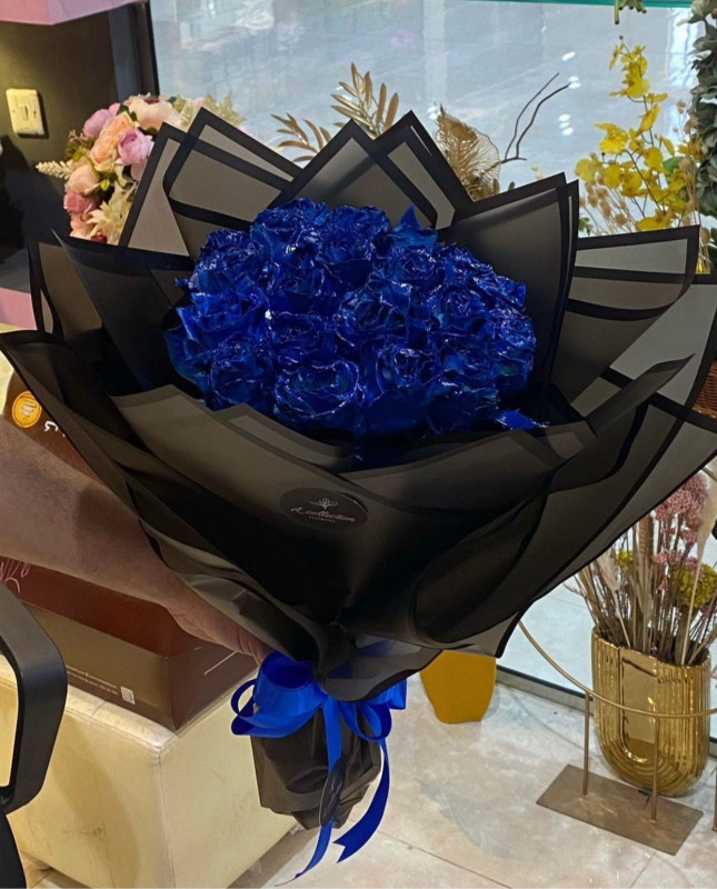 30 Blue Roses Bouquet