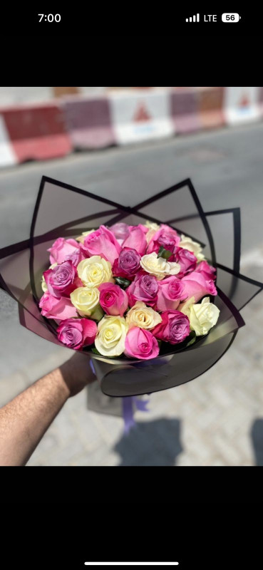 30 elegant mixed roses bouquet
